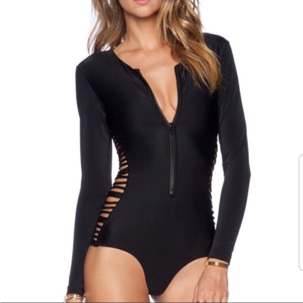 ISSA DE MAR ONE PIECE